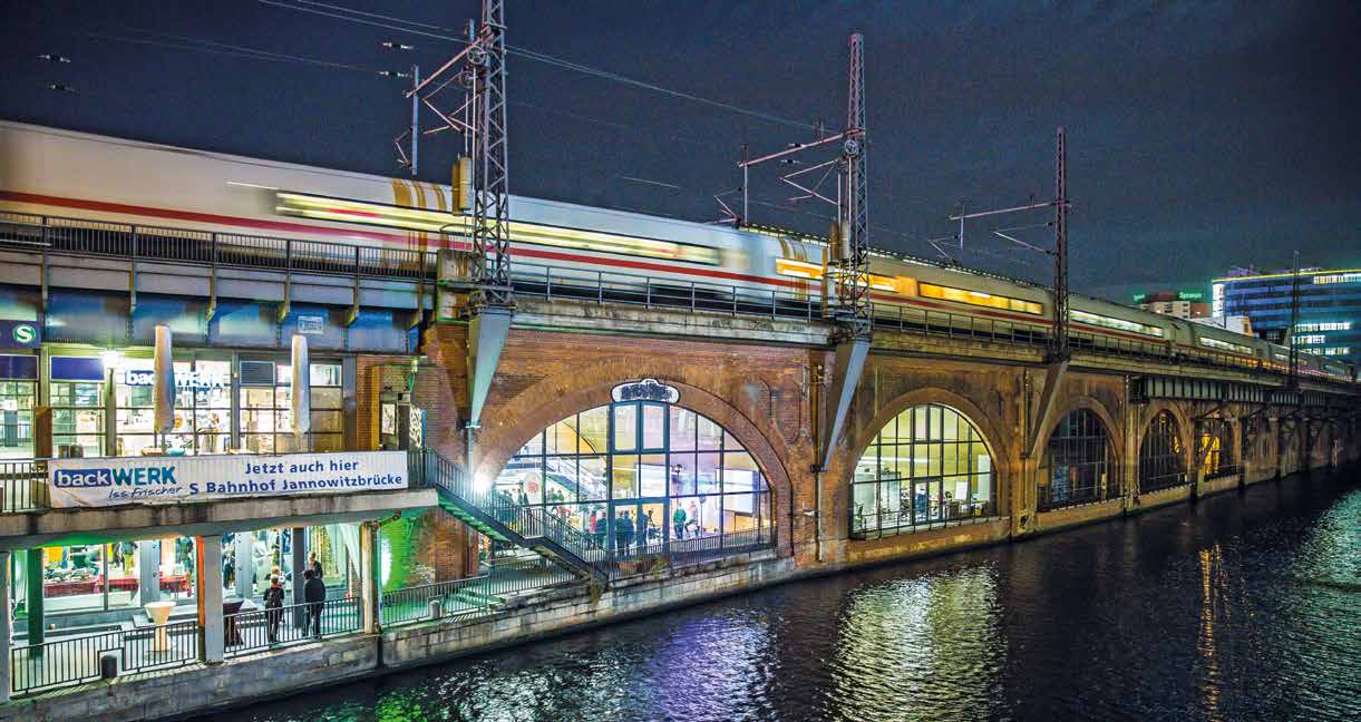 ice am s-bahnhof jannowitzbruecke berlin