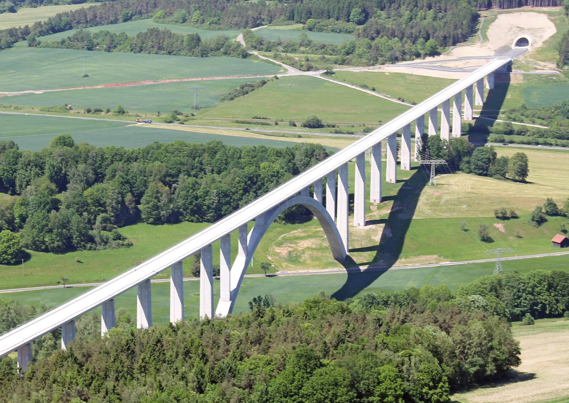 Brücke über ein Tal